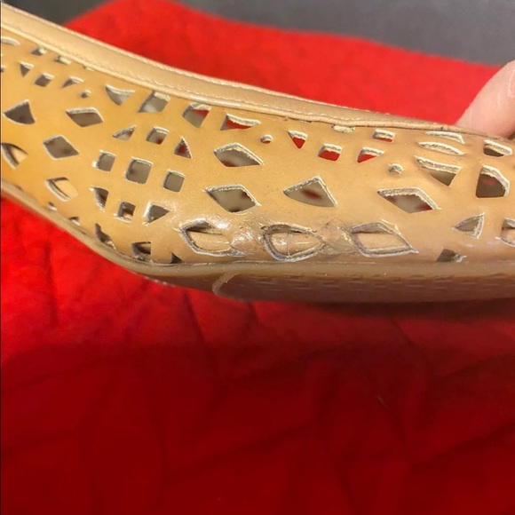 Stuart Weitzman kitten heel neutral pumps - Picture 5 of 10